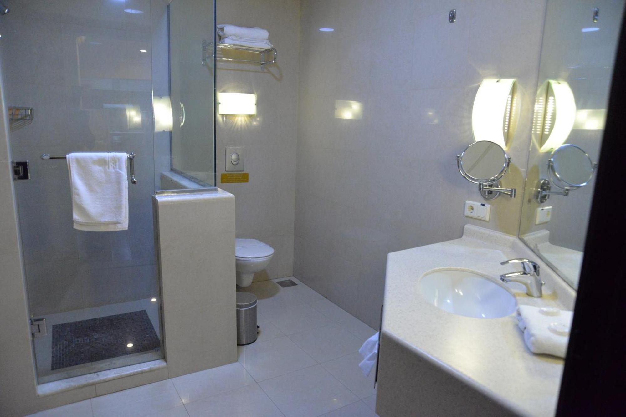 The Palace Suites Khobar Exterior foto